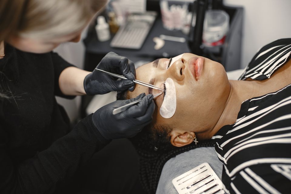 Lash application